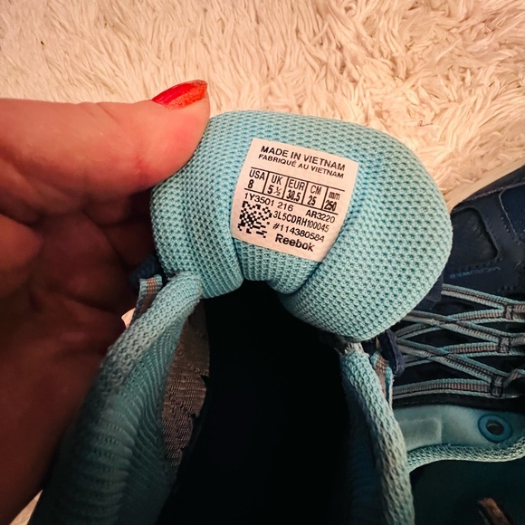 Reebok Teal and Navy Sports Shoes Size 8 - Picture 4 of 4